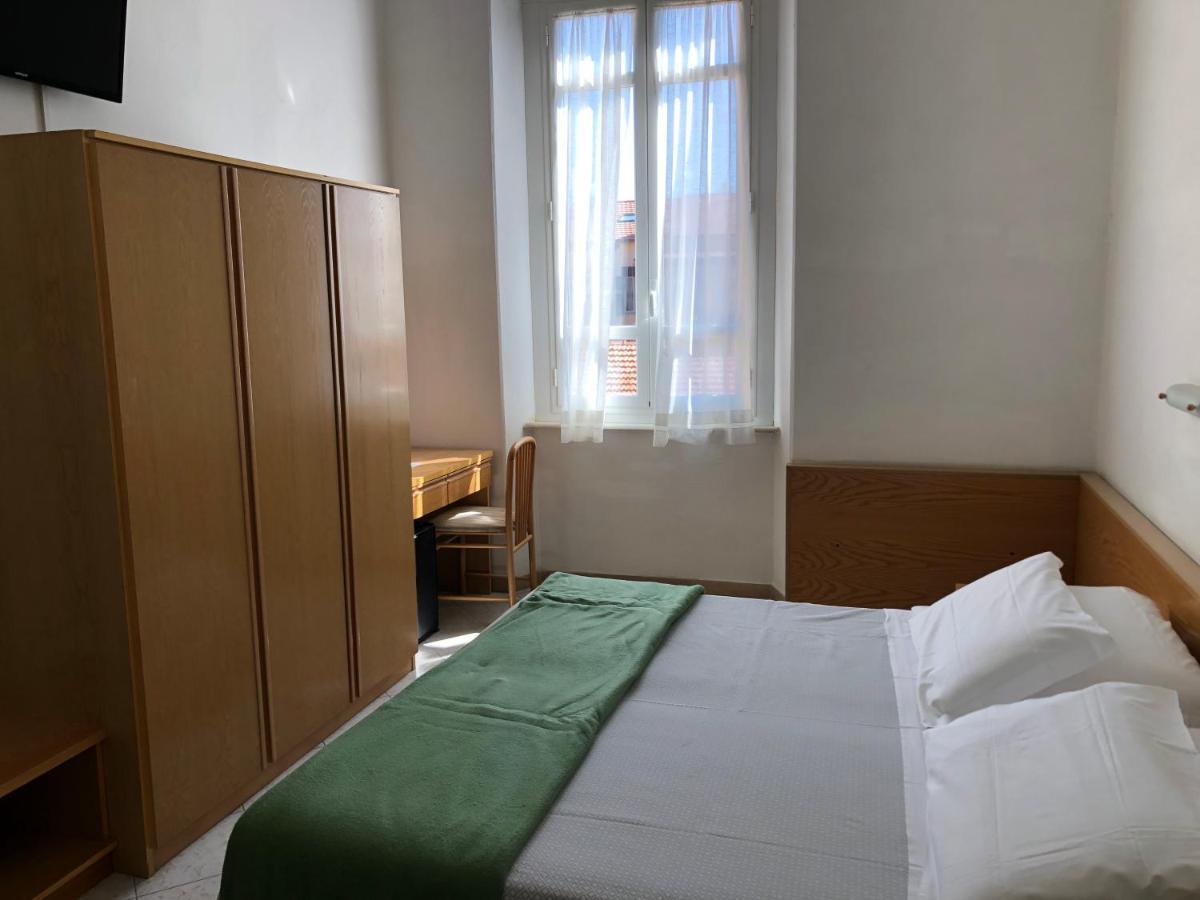 Hotel Valdinievole リド・ディ・カマイオーレ エクステリア 写真