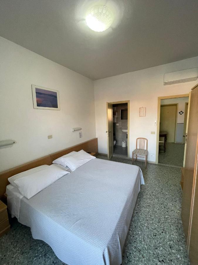 Hotel Valdinievole リド・ディ・カマイオーレ エクステリア 写真