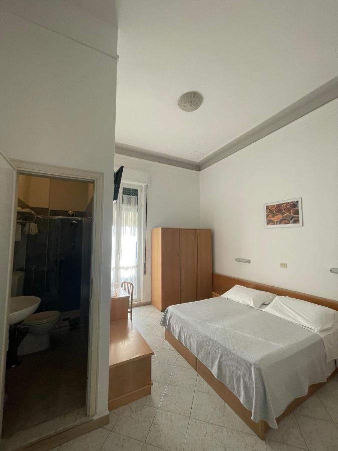 Hotel Valdinievole リド・ディ・カマイオーレ エクステリア 写真