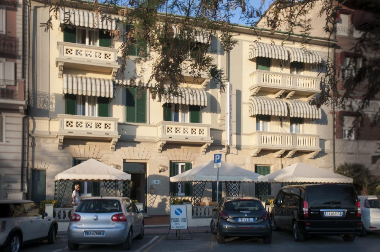 Hotel Valdinievole リド・ディ・カマイオーレ エクステリア 写真