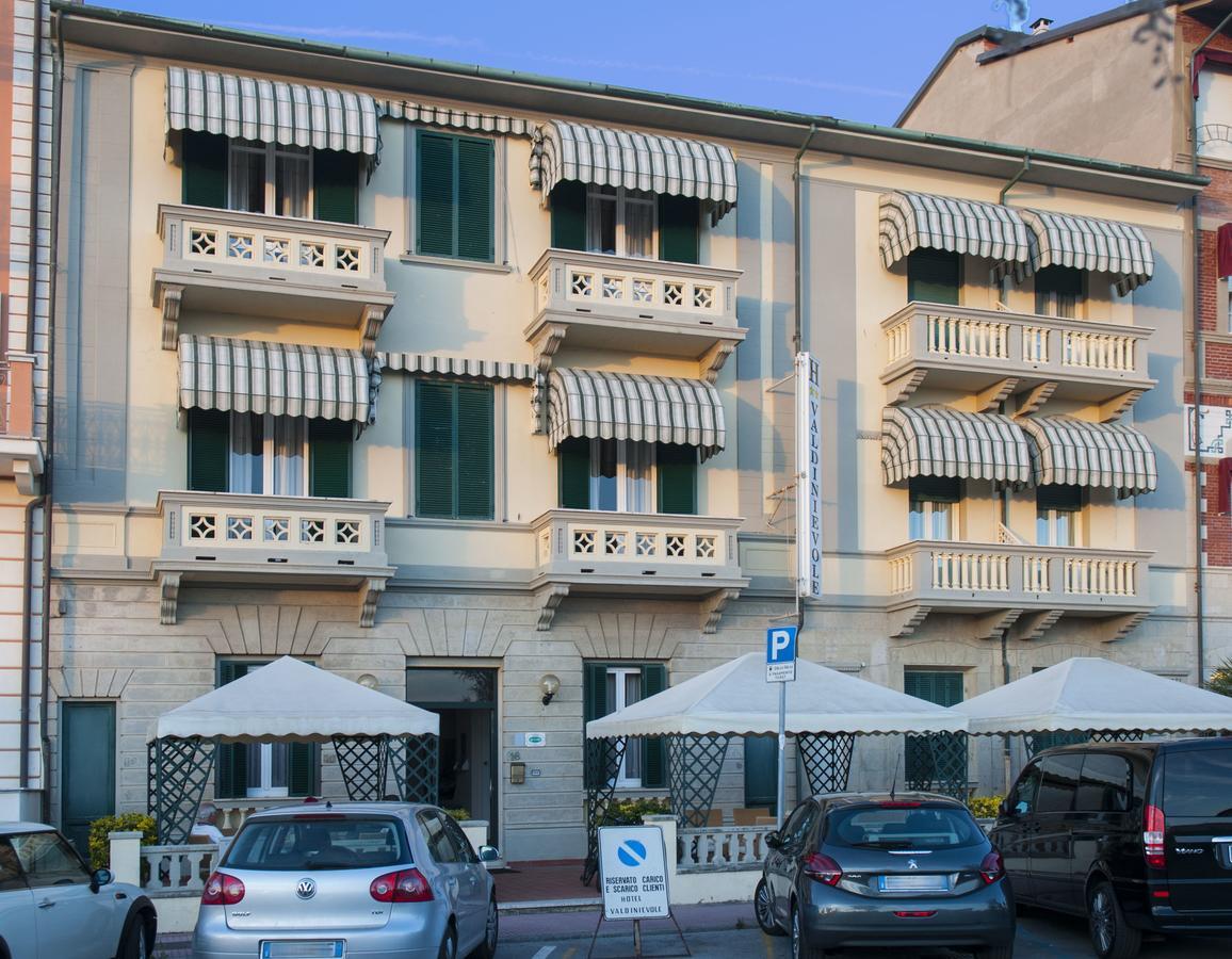 Hotel Valdinievole リド・ディ・カマイオーレ エクステリア 写真