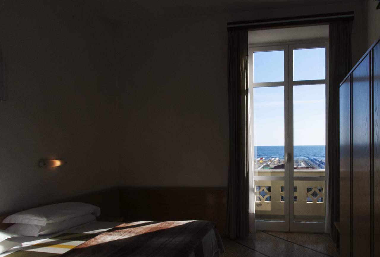 Hotel Valdinievole リド・ディ・カマイオーレ エクステリア 写真